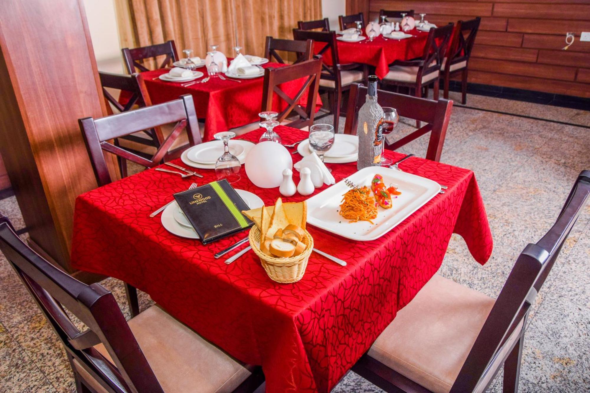 Limewood Hotel Port Harcourt Buitenkant foto